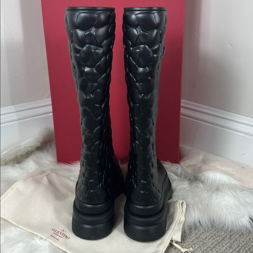 Valentino Garavani Black Atelier Textured Floral Rose Rain Winter Boots 37/7 NWT - Picture 5 of 11